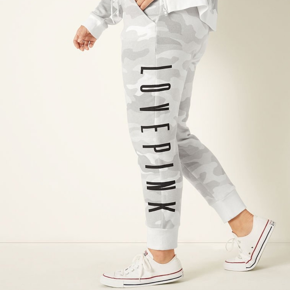 VS PINK JOGGERS NWT!